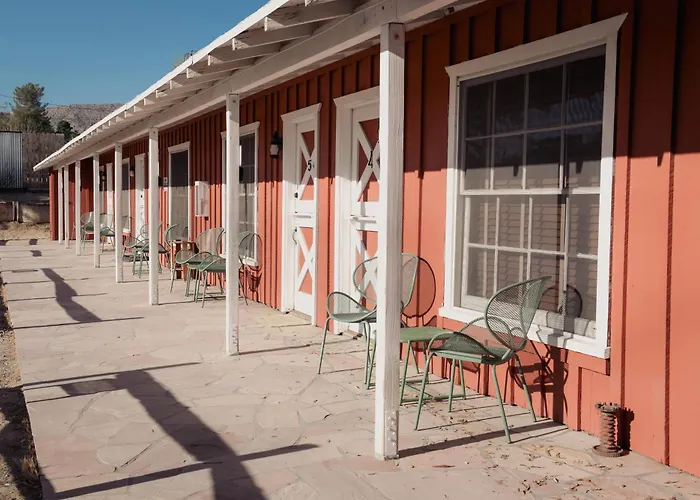 Room 7 - Downtown Joshua Tree Motel - Pet Friendly - Walk To Shops & Visitor Center, Minutes To Park Entrance