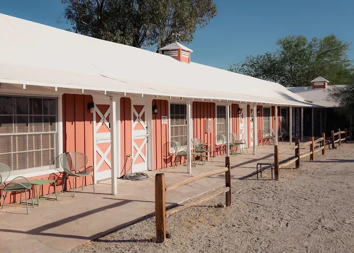 Room 6 - Downtown Joshua Tree Motel - Pet Friendly - Walk To Shops & Visitor Center, Minutes To Park Entrance