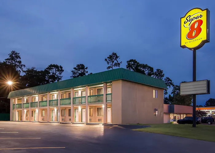 Super 8 By Wyndham Columbia/Ft. Jackson Sc Motel