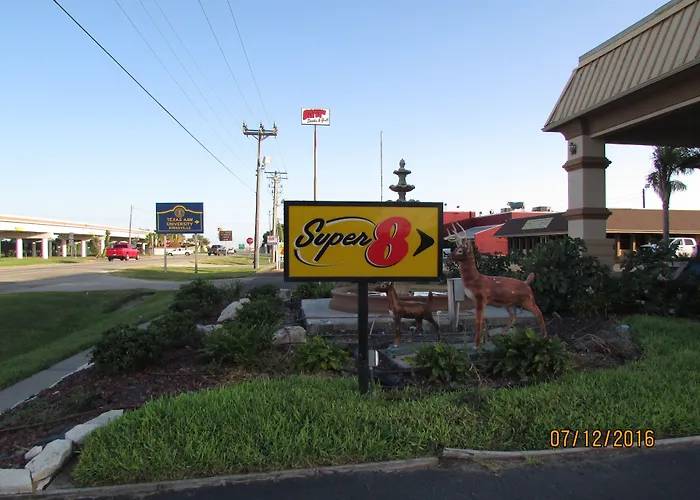 Super 8 By Wyndham Kingsville
