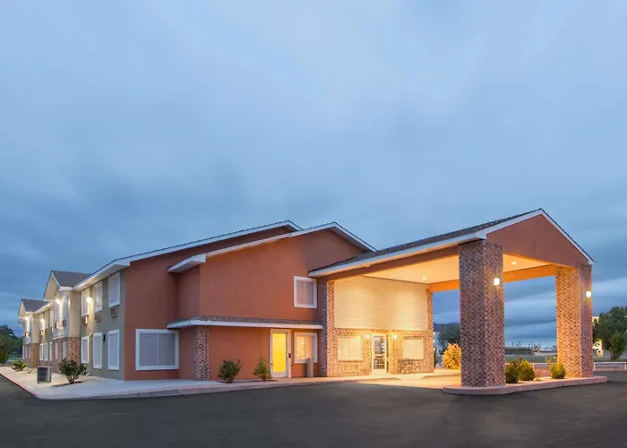 Super 8 By Wyndham Portales Motel
