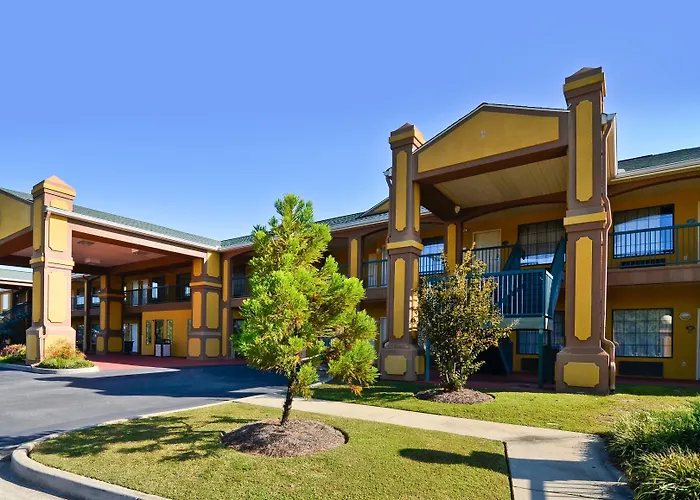 Peach State Inn & Suites Hawkinsville