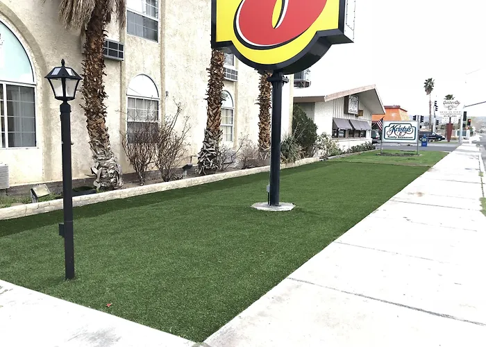 Super 8 By Wyndham Ridgecrest Motel
