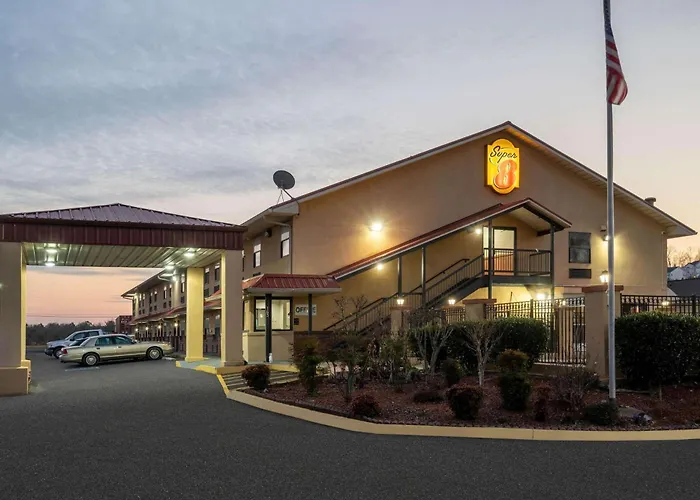 Super 8 By Wyndham Cleveland Motel
