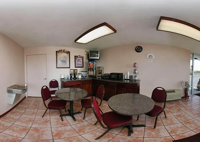 Super 8 By Wyndham Oklahoma Fairgrounds Motel