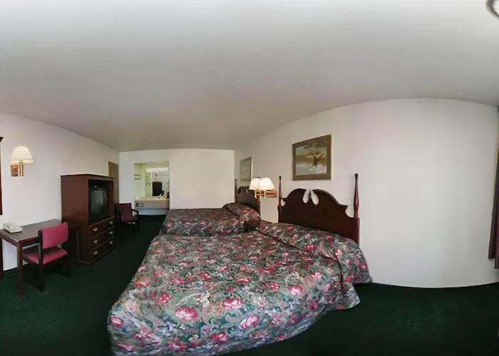Super 8 By Wyndham Oklahoma Fairgrounds Motel