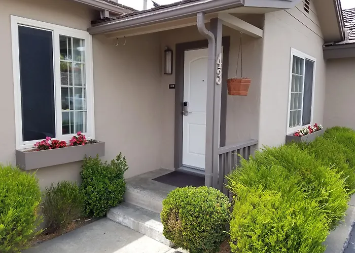 Lone Oak Lodge Monterey