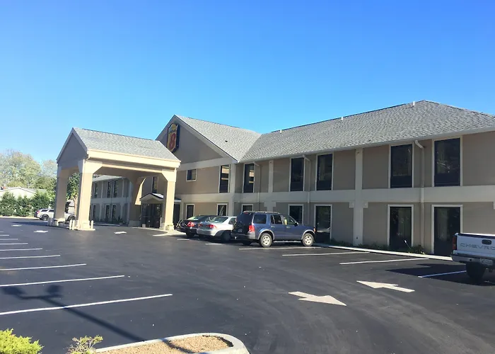 Super 8 By Wyndham Erwin, I-26 Exit 37 Motel