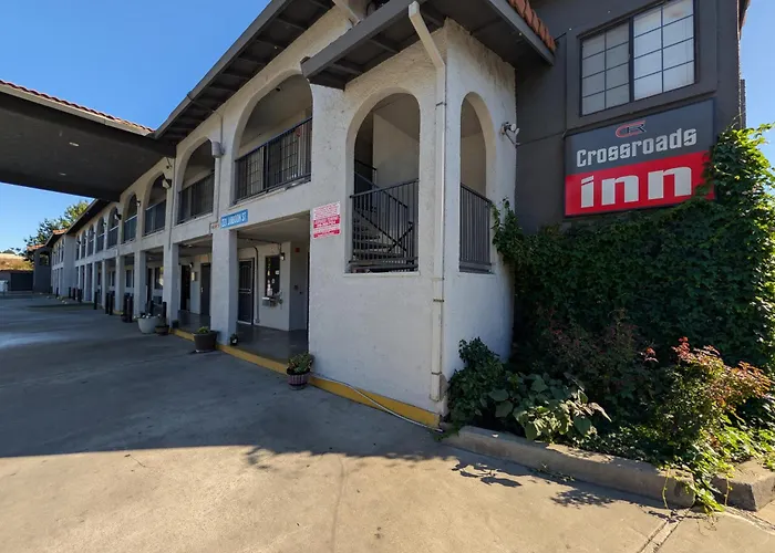 Crossroads Inn - Downtown Sacramento