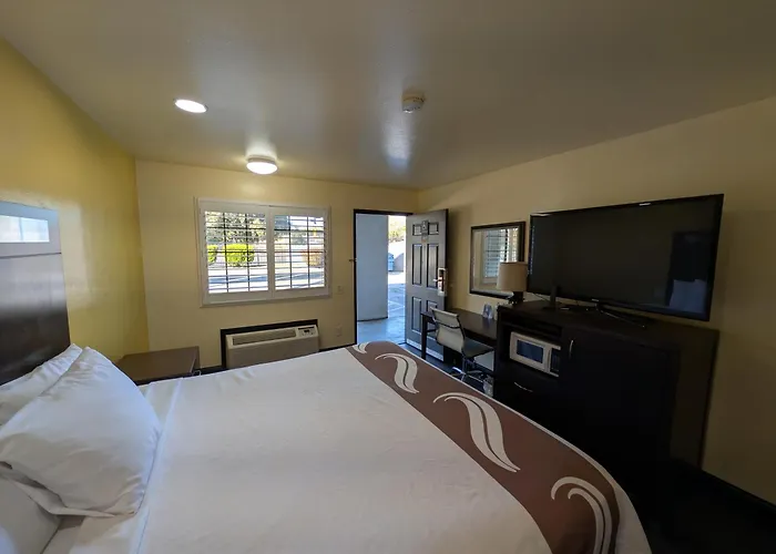 Crossroads Inn - Downtown Sacramento