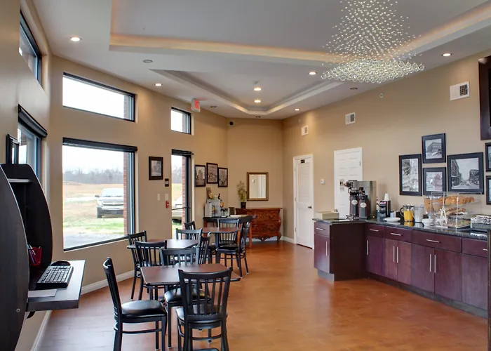 Luxbury Inn & Suites Maryville
