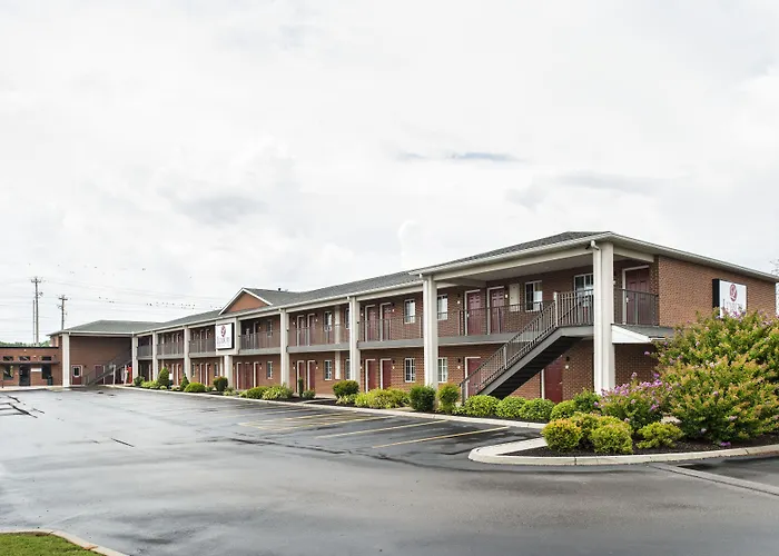 Luxbury Inn & Suites Maryville