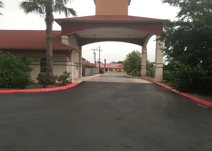 Luxury Inn And Suites Seaworld San Antonio