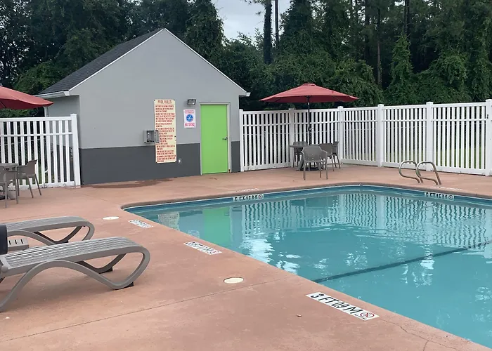 Magnolia Inn Extended Stay Of Kingsland - New 2025 - Book A Kitchen Room - 12 Noon Check Out - 4K Black Beds - Saltwater-Mineral Pool Open Until 4Am - 24-7 Front Desk - Luxe Coffee Bar Award Winning Inn - Save By Phone - 912-576-4777