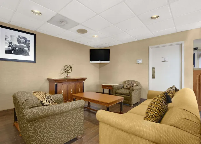 Super 8 By Wyndham Oxford Motel