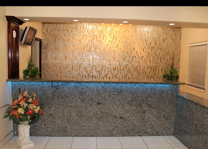 Texas Inn & Suites Mcallen At La Plaza Mall And Airport