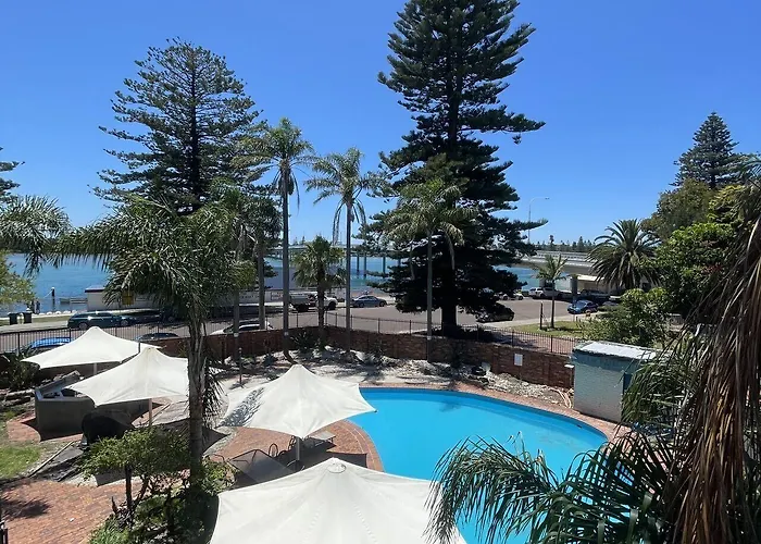 El Lago Waters Motel Under Gobell Hotel Entrance