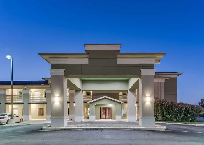 Super 8 By Wyndham Cotulla Tx Motel
