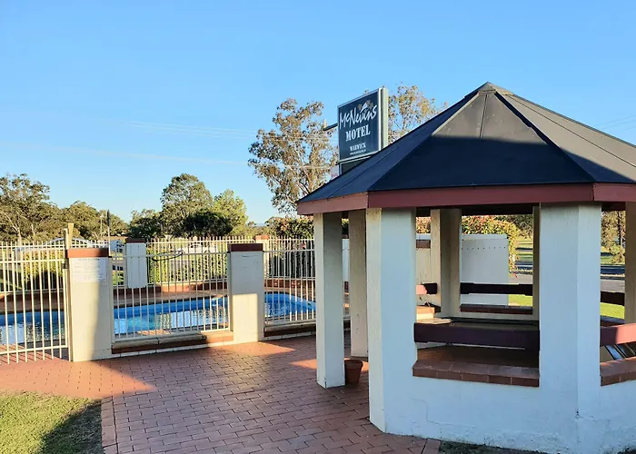 Mcnevins Warwick Motel