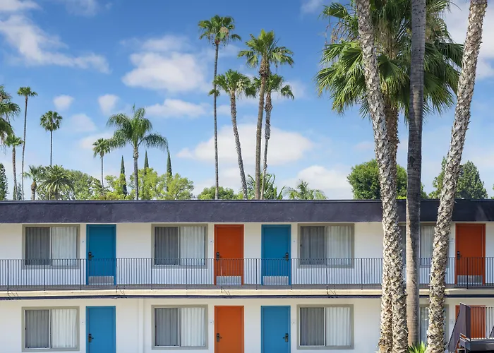 The Sojourn Los Angeles - Sherman Oaks