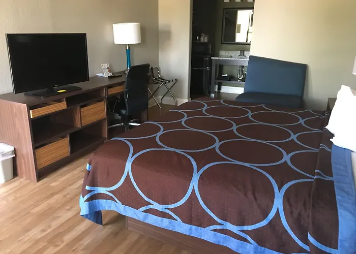 Super 8 By Wyndham San Antonio Near Fort Sam Houston