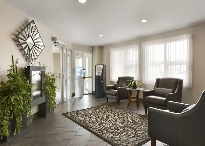 Colonial Square Inn & Suites Saskatoon