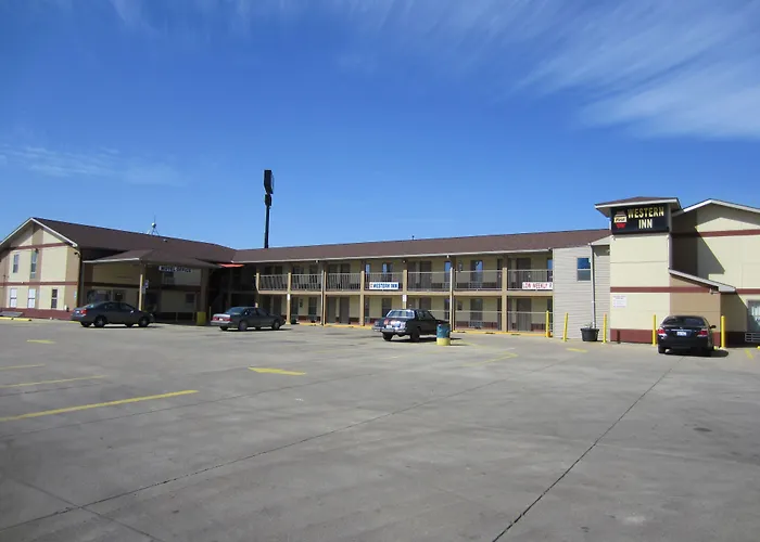 First Western Inn - Fairmont City
