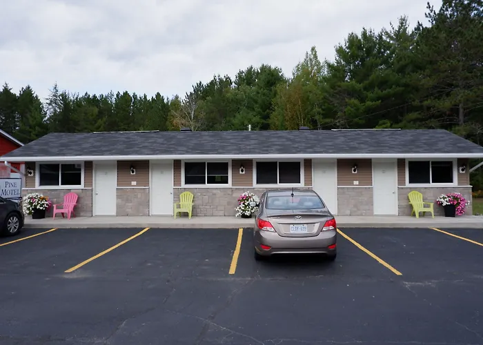 Pine Motel Deep River