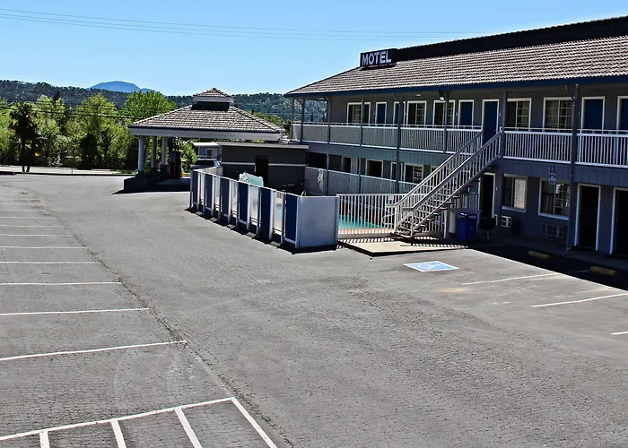Lake Point Lodge Clearlake Oaks