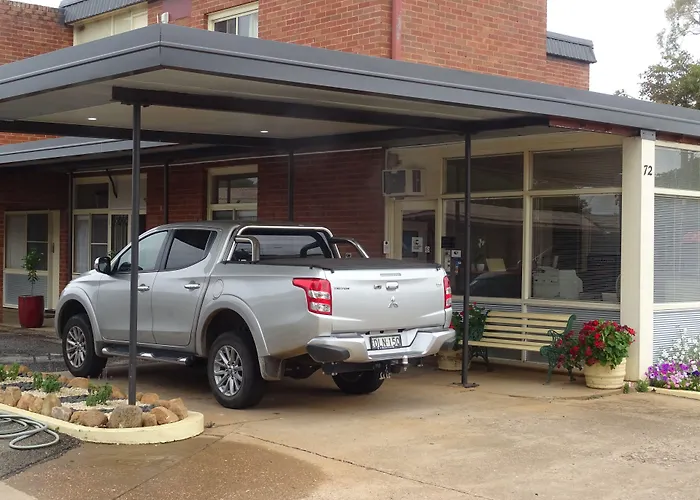 Memphis Motor Inn- Under New Management Parkes