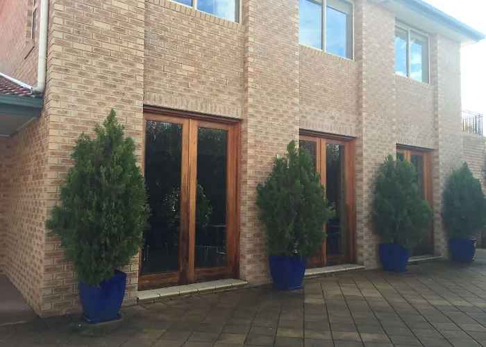 Bright On Track Motel