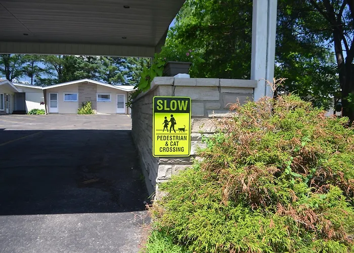 Stratford Suburban Motel
