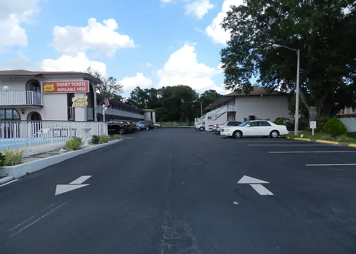 Maple Leaf Inn & Suites Kissimmee