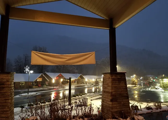 Rolling Hills Lodge Cherokee