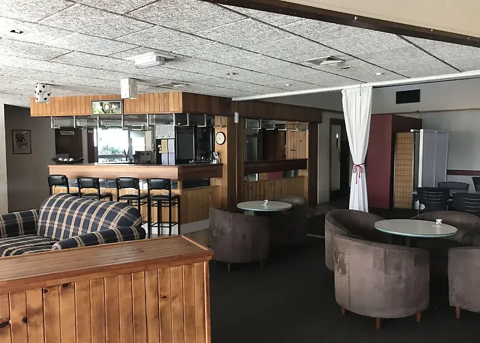 Emerald Central Hotel Official