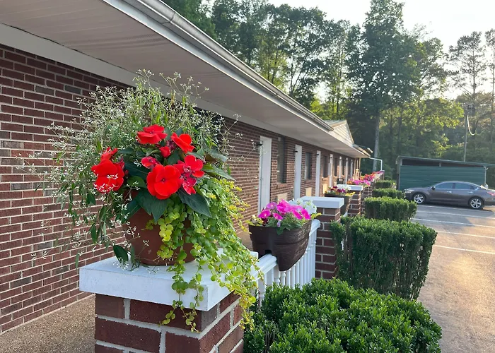 Pinetree Inn Parsons