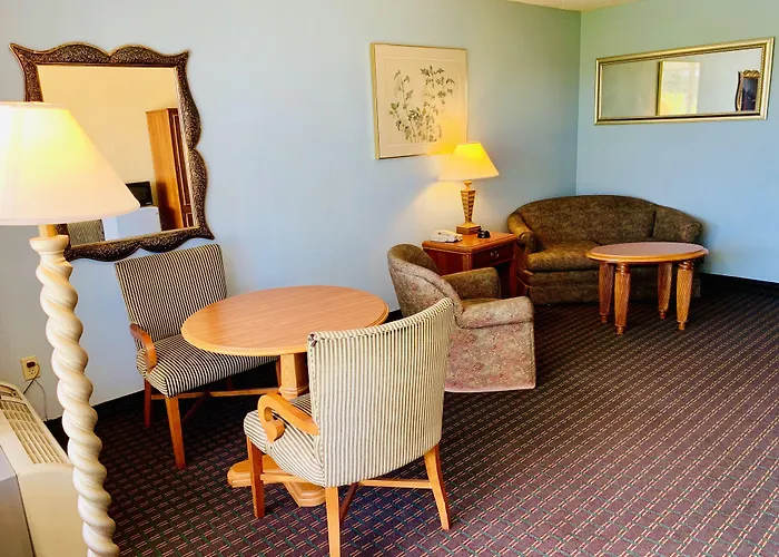 Castle Inn & Suites By Oyo Lawton