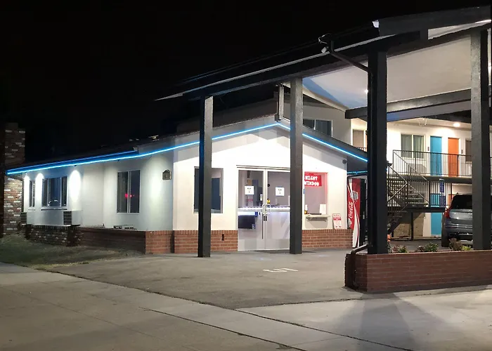 Tradewinds Motel Lakewood