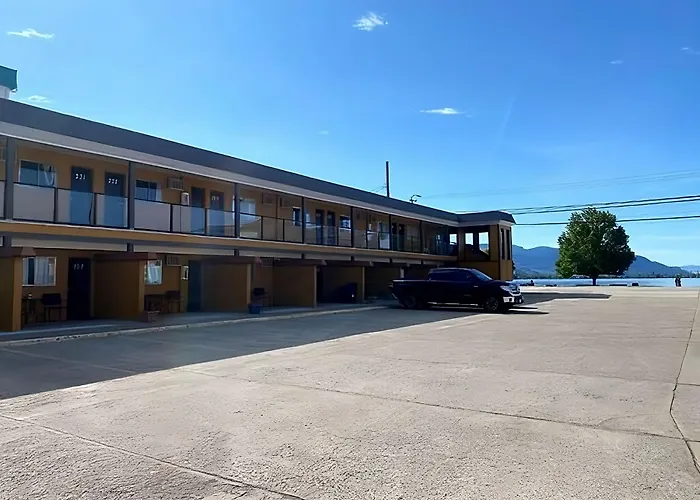 Richter Pass Beach Resort Osoyoos