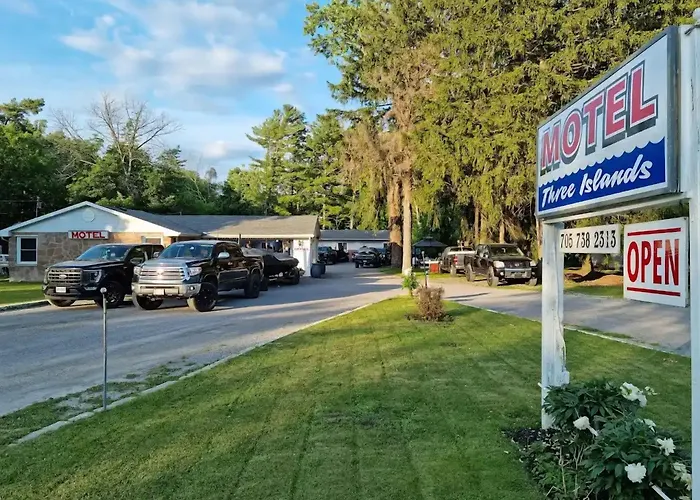 Three Island Motel Bobcaygeon