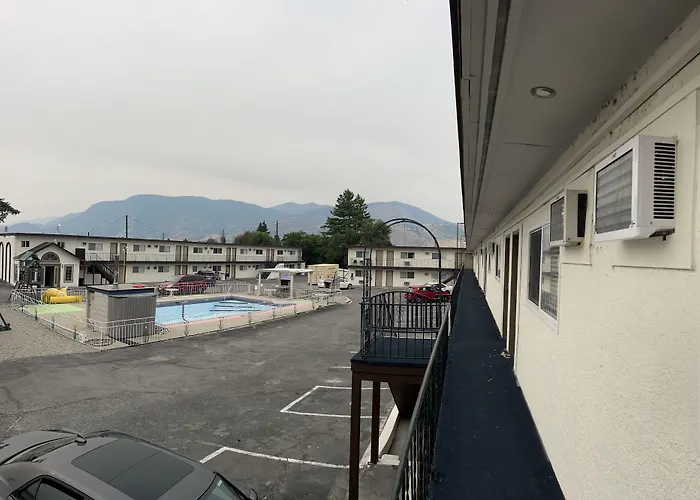 Super 8 By Wyndham Penticton Motel