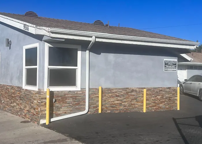 La Perla Motel South Gate
