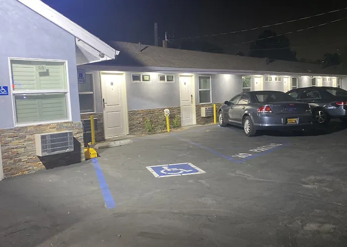 La Perla Motel South Gate
