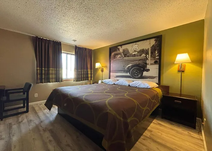 Super 8 By Wyndham Normal Bloomington Motel