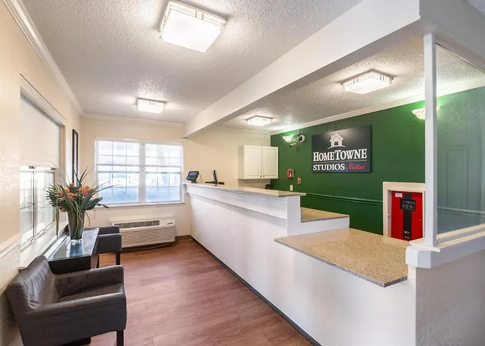 Hometowne Studios By Red Roof Atlanta - Norcross Downtown