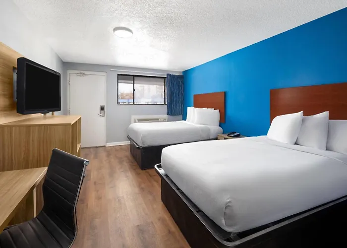 Super 8 By Wyndham Portsmouth - Norfolk Motel