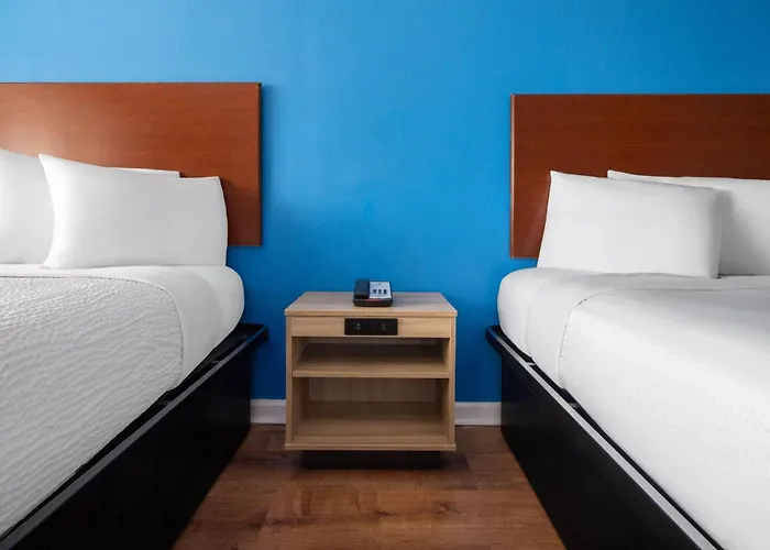 Super 8 By Wyndham Portsmouth - Norfolk Motel