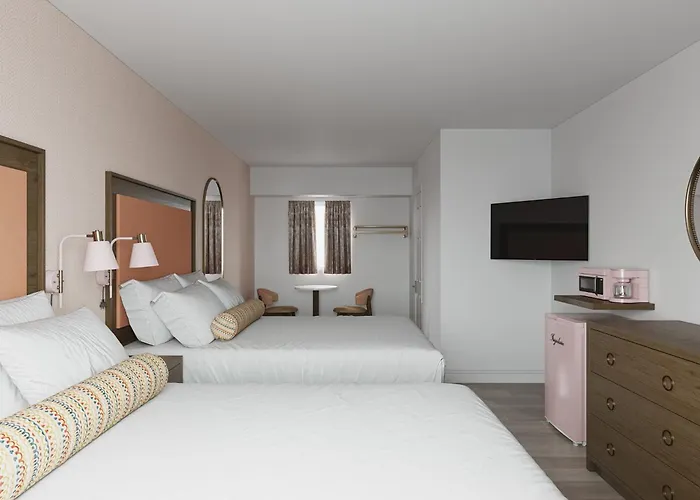 Pink Champagne Boutique Motel Wildwood