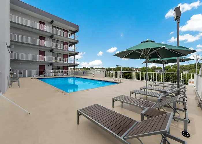 Red Roof Plus & Suites Virginia Beach - Seaside