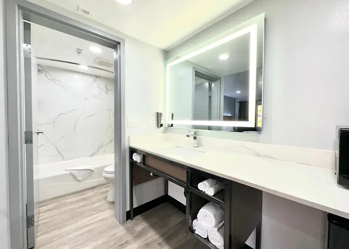 Express Inn & Suites Ontario Airport